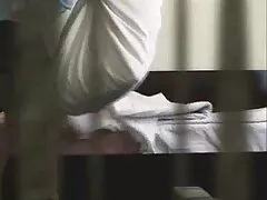 Een sluw meisje stal de autosleutel van een vriend en gratis harde porno film liet hem klaarkomen.