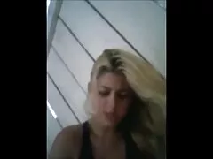 Een gezonde man ontsnapt aan een meisje sex free hard met een grote lul.
