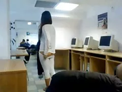De amateur hard xxx goede brunette geeft je een stukje geluk
