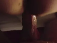 Deze vrouw wilde geil worden en vroeg haar man haar harde seksfilms op te eten in de keuken van zijn privé restaurant.