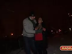 Als er geen minnaar harde sex xxx is, weigert de blonde te masturberen.