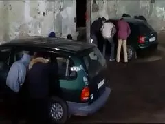 Voor een zak kersen opent een hard style porno speels meisje haar benen voor een man