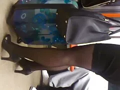 Hij belde een zinloos Tourhuis en gefrituurde extreme harde sex kip op de bank.
